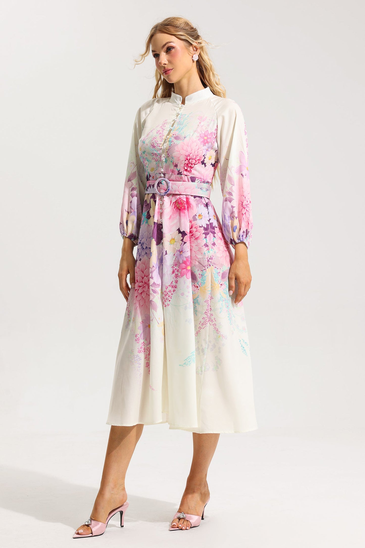 Beautifully Finished Dress in a Timeless Design