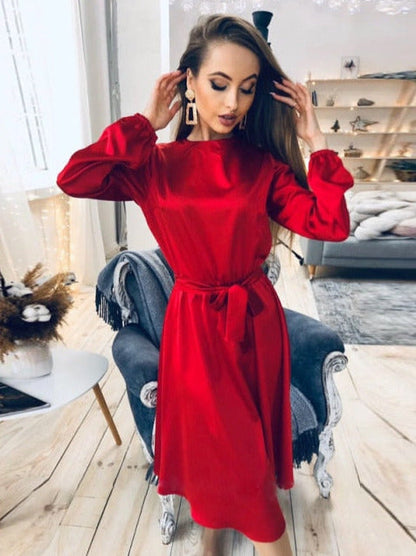 Beautifully Finished Dress in a Timeless Design