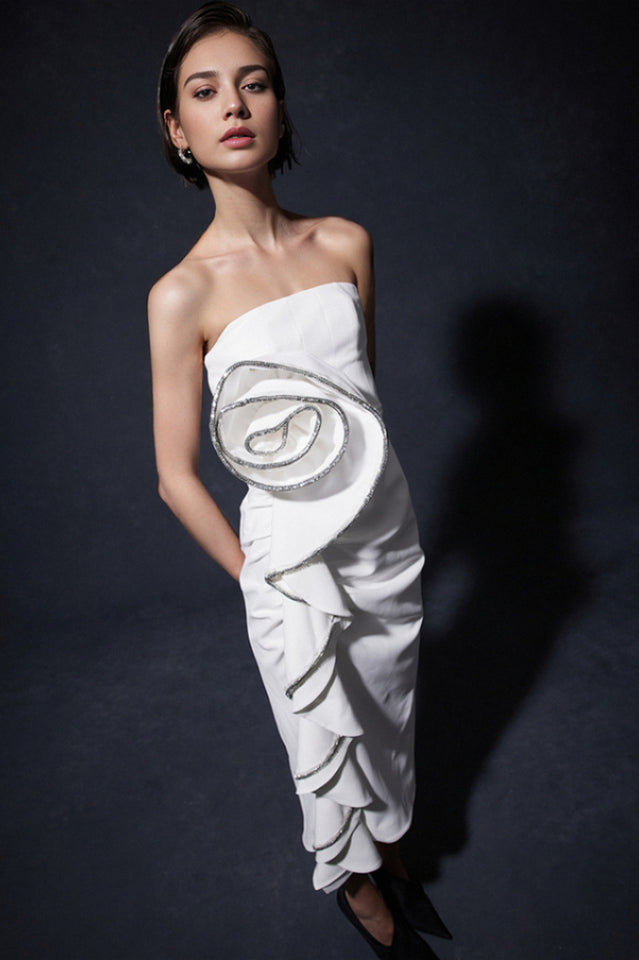 Well Tailored Dress with a Graceful Silhouette