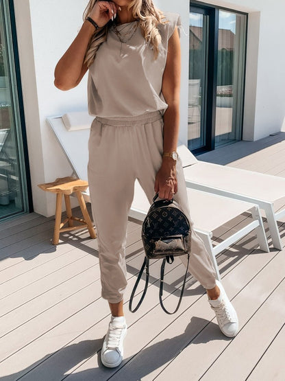 Well Tailored Pants with a Graceful Silhouette