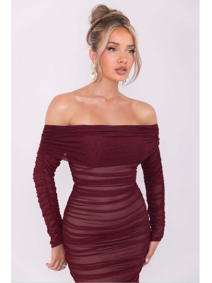 Well Tailored Dress with a Graceful Silhouette