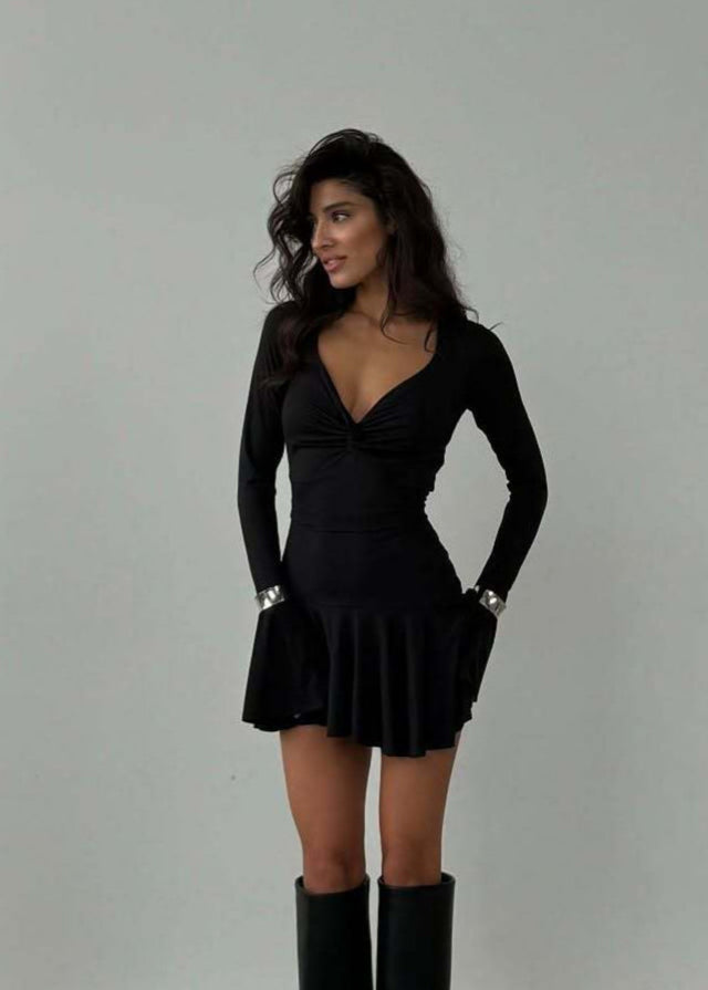 Effortlessly Elegant Dress with a Timeless Design