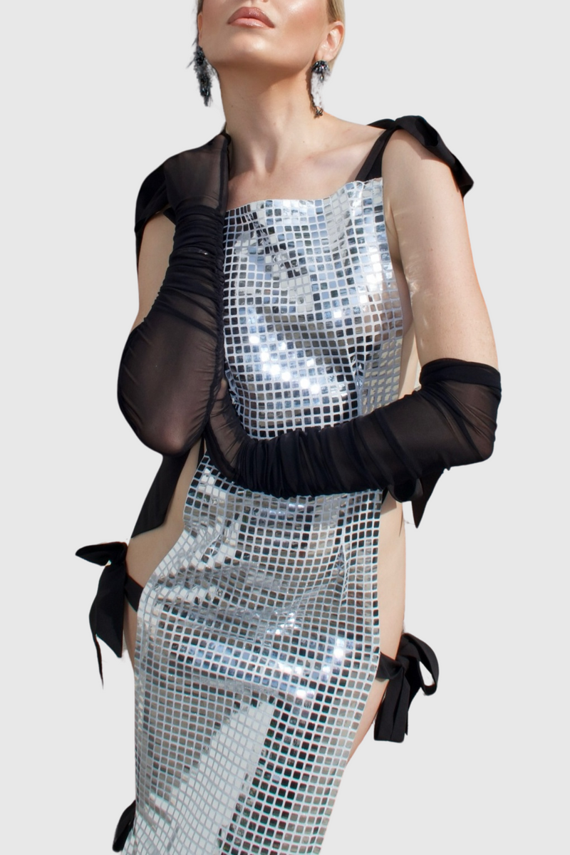 Well Tailored Dress with a Graceful Silhouette