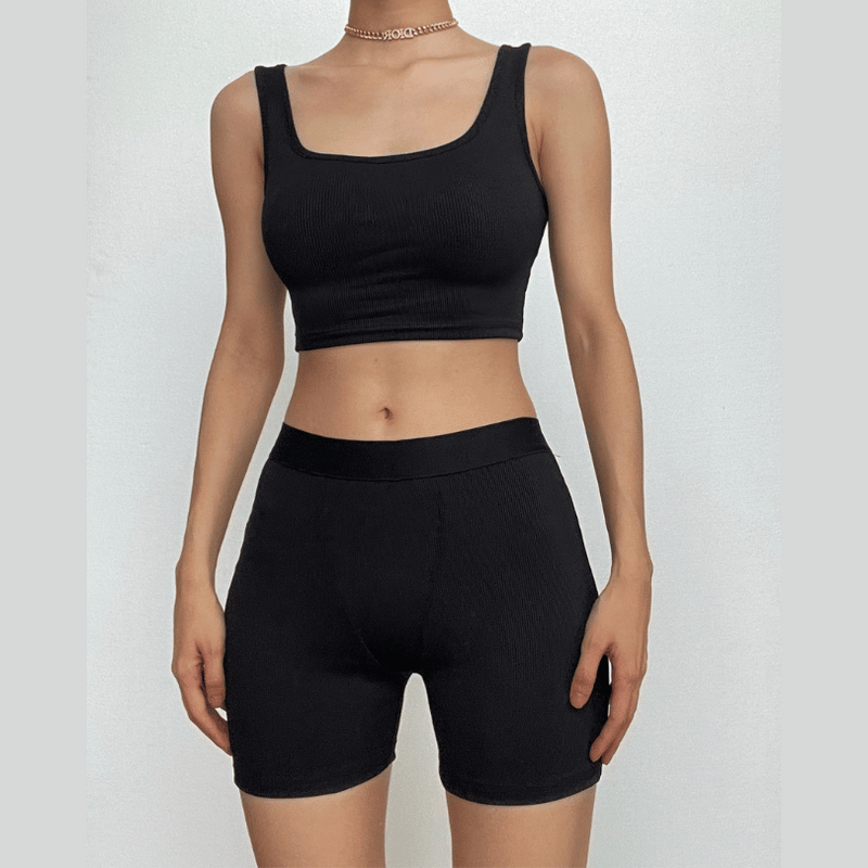 Well Tailored Garment with a Graceful Silhouette