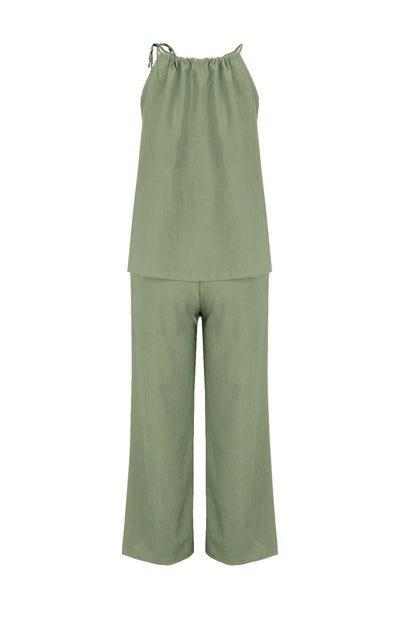Effortlessly Elegant Pants with a Timeless Design