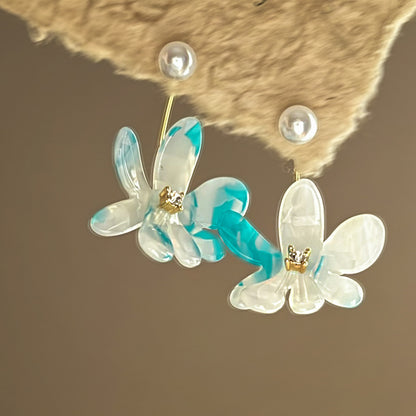 Beautiful Silver Earring with Unique Style