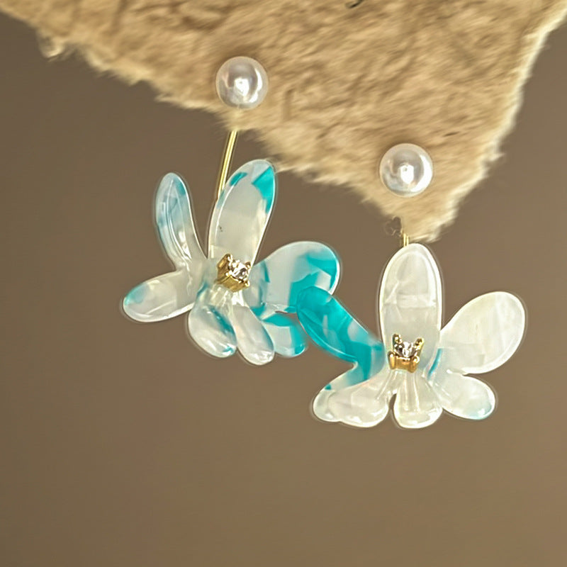 Beautiful Silver Earring with Unique Style
