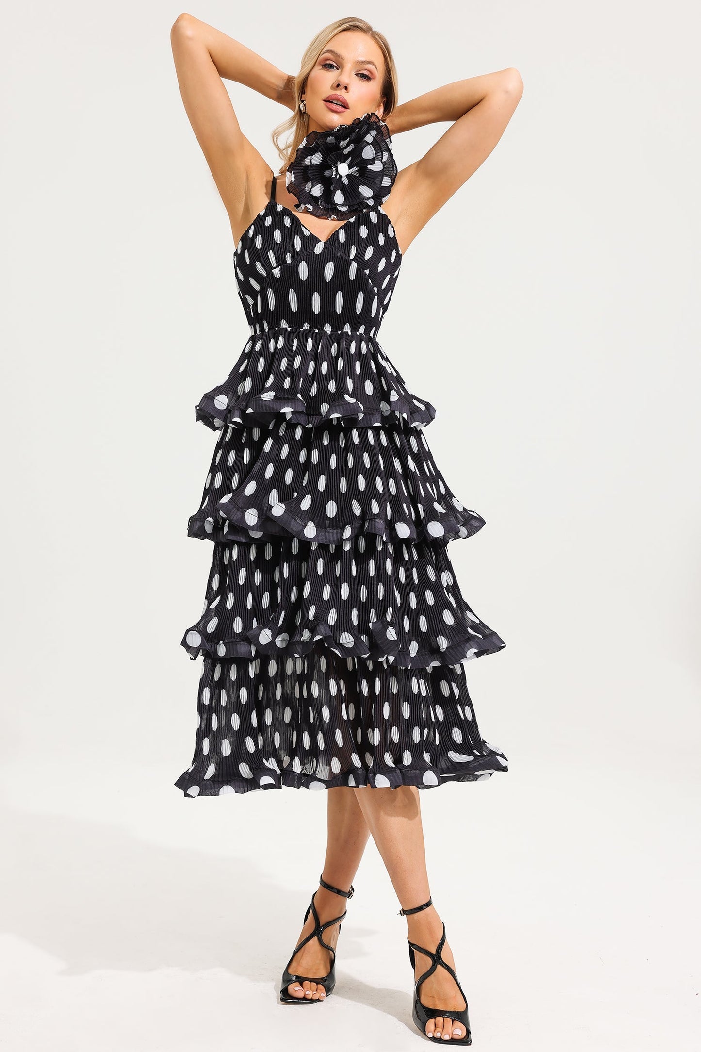 Effortlessly Elegant Dress with a Timeless Design