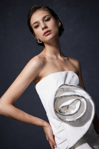 Well Tailored Dress with a Graceful Silhouette