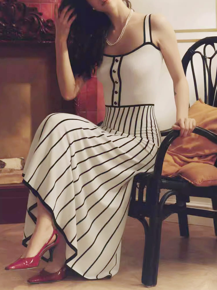 Well Tailored Dress with a Graceful Silhouette