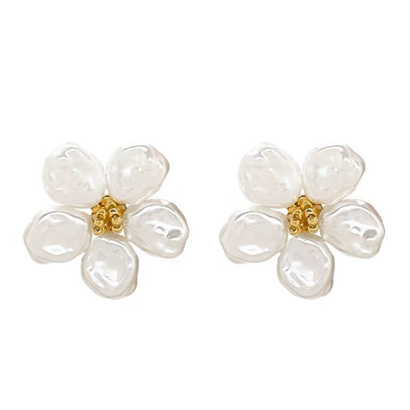 Classic Pearl Earring with Timeless Appeal