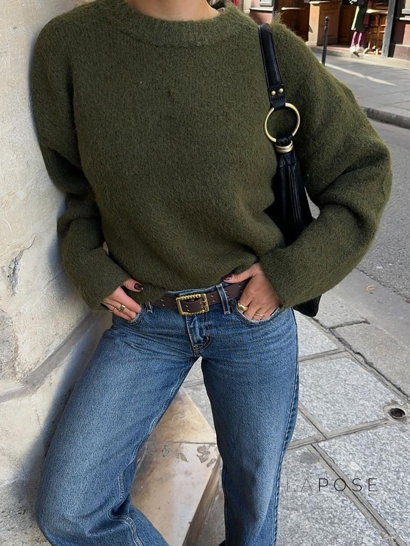 Effortlessly Elegant Sweater with a Timeless Design