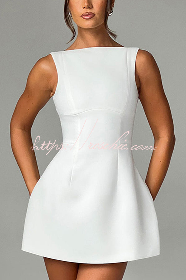 Beautifully Finished Dress in a Timeless Design