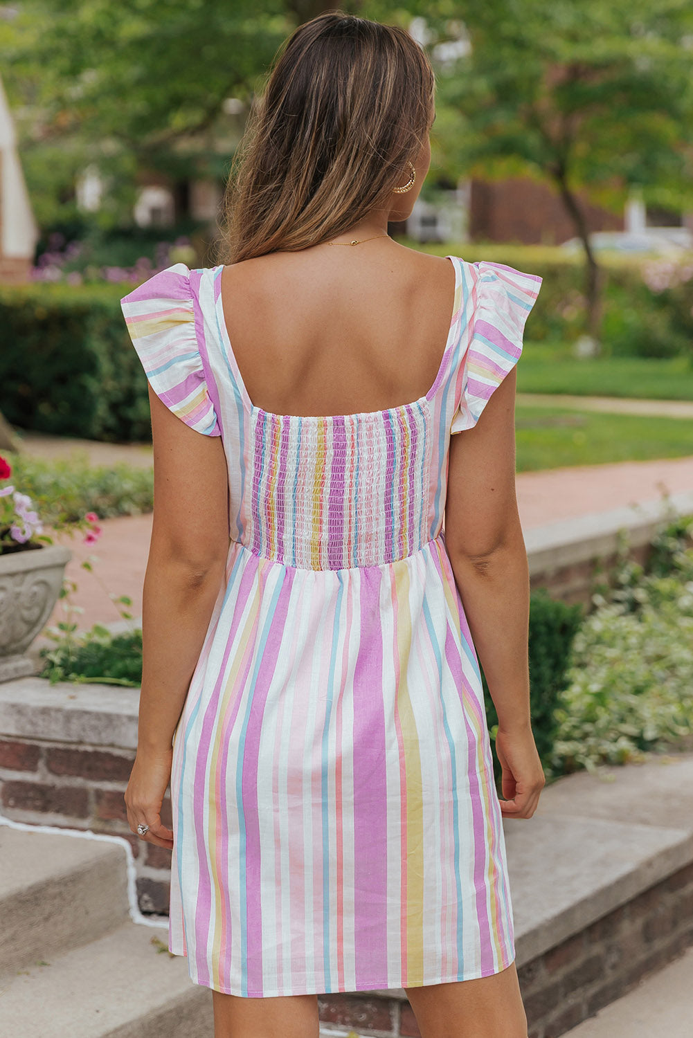 Beautifully Finished Dress in a Timeless Design