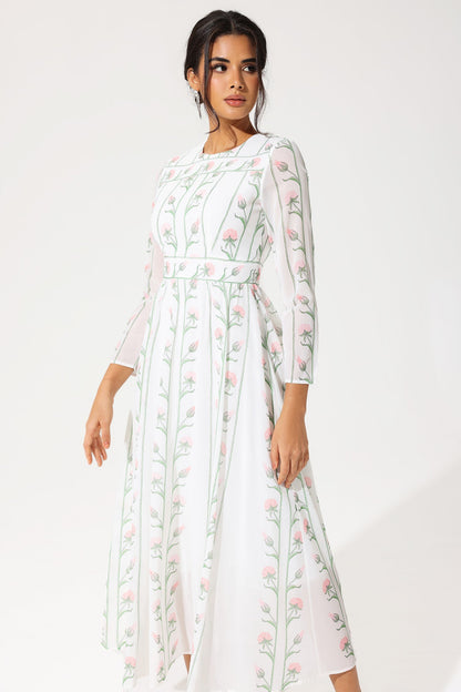 Well Tailored Dress with a Graceful Silhouette