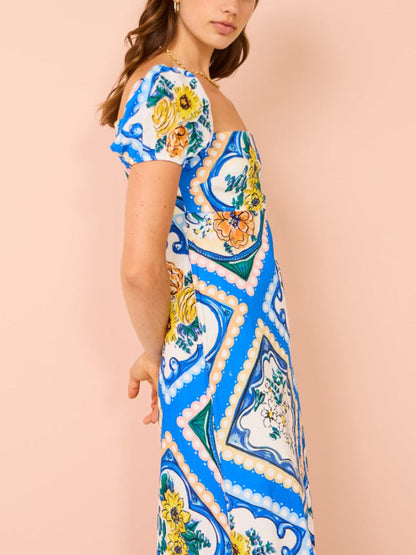 Classic Vintage Dress with a Flattering Fit