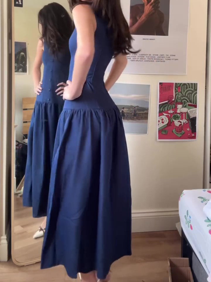 Sophisticated Dress with a Clean Classic Look