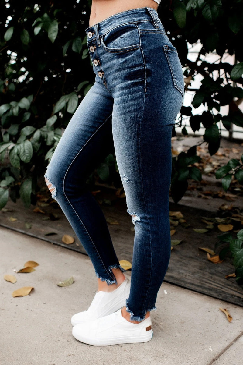 Effortlessly Elegant Pants with a Timeless Design