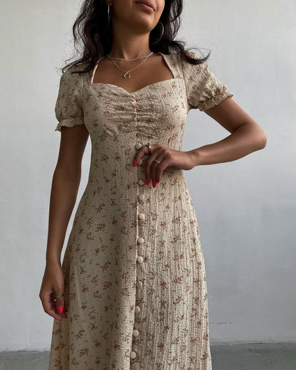 Well Tailored Dress with a Graceful Silhouette