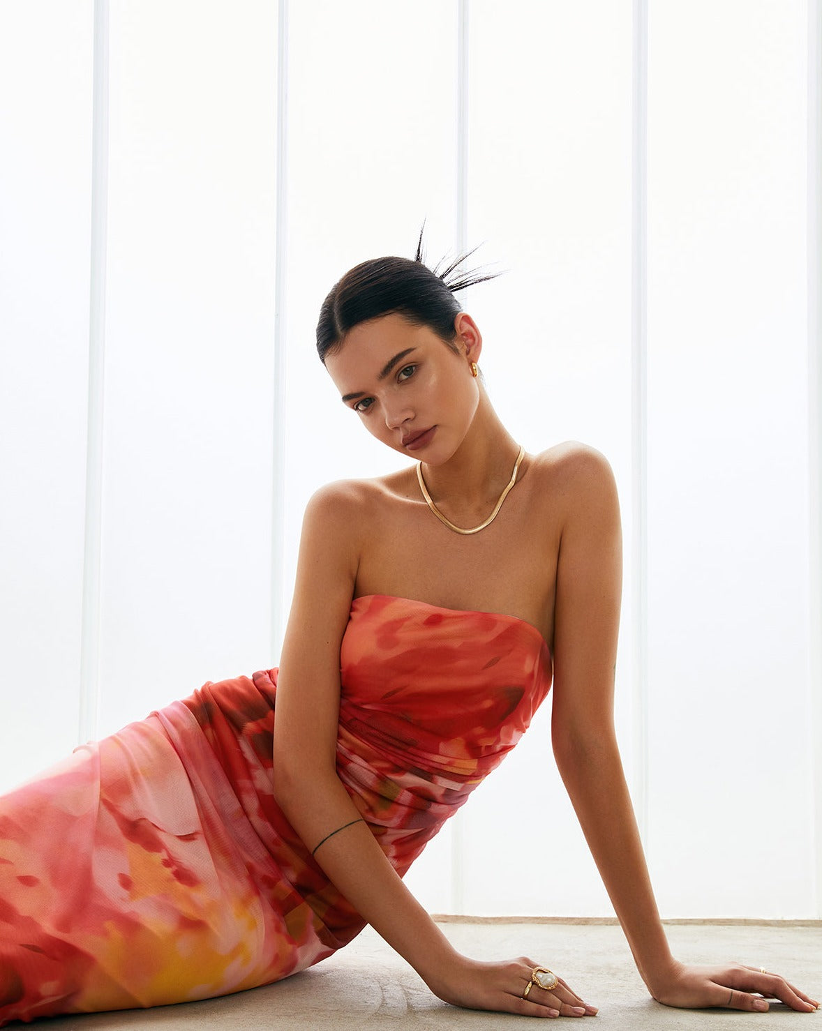 Effortlessly Elegant Dress with a Timeless Design