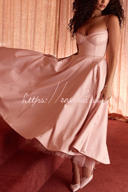 Well Tailored Dress with a Graceful Silhouette