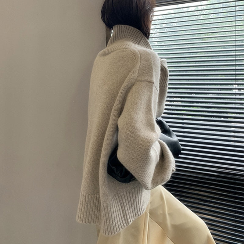 Well Tailored Sweater with a Graceful Silhouette
