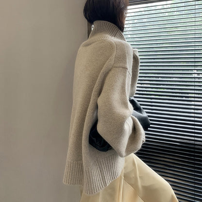 Well Tailored Sweater with a Graceful Silhouette