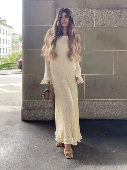 Beautifully Finished Dress in a Timeless Design