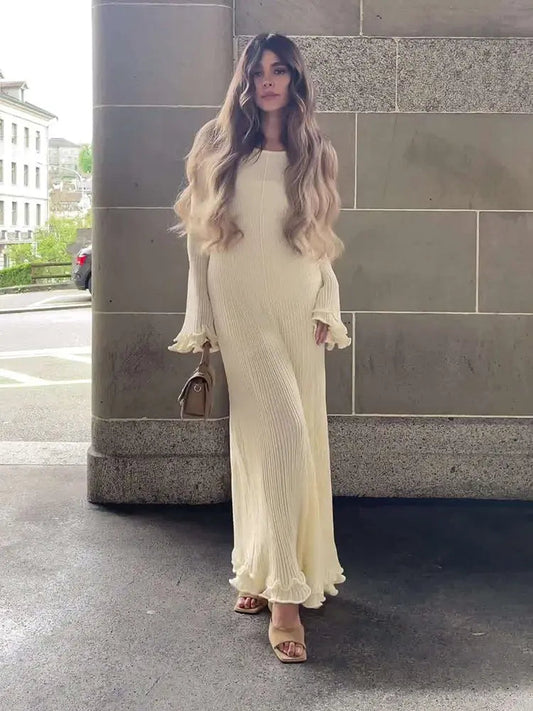 Beautifully Finished Dress in a Timeless Design