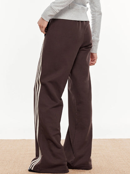 Effortlessly Elegant Pants with a Timeless Design