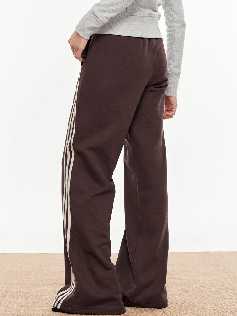 Effortlessly Elegant Pants with a Timeless Design