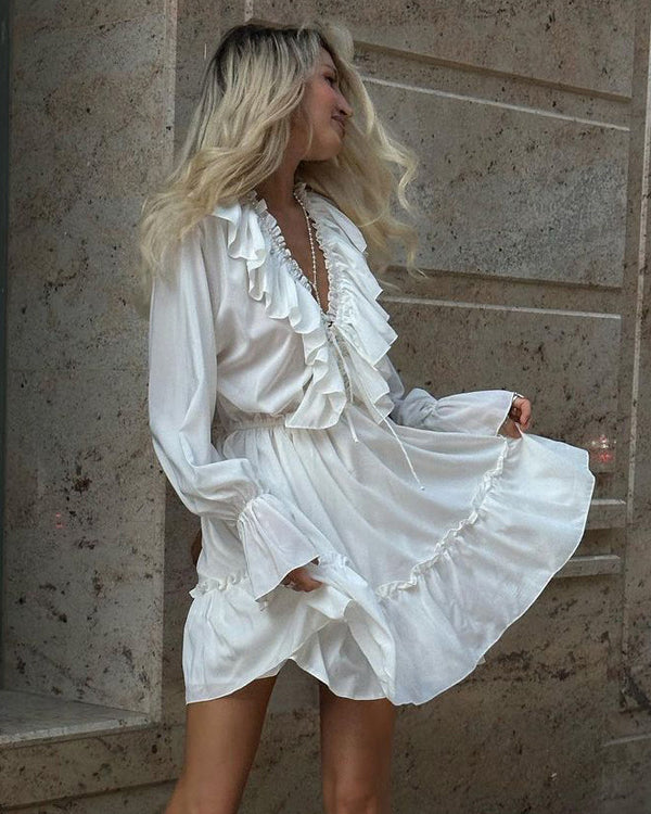 Effortlessly Elegant Dress with a Timeless Design