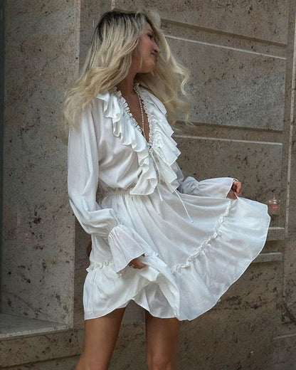 Effortlessly Elegant Dress with a Timeless Design