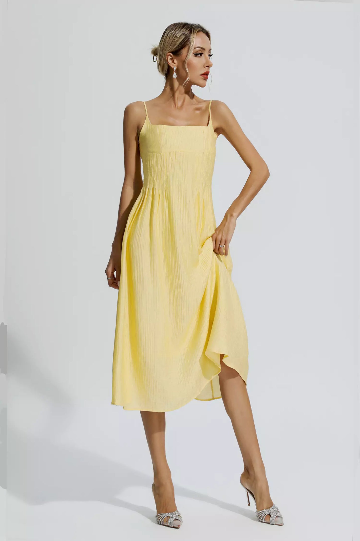 Beautifully Crafted Dress in a Classic Style
