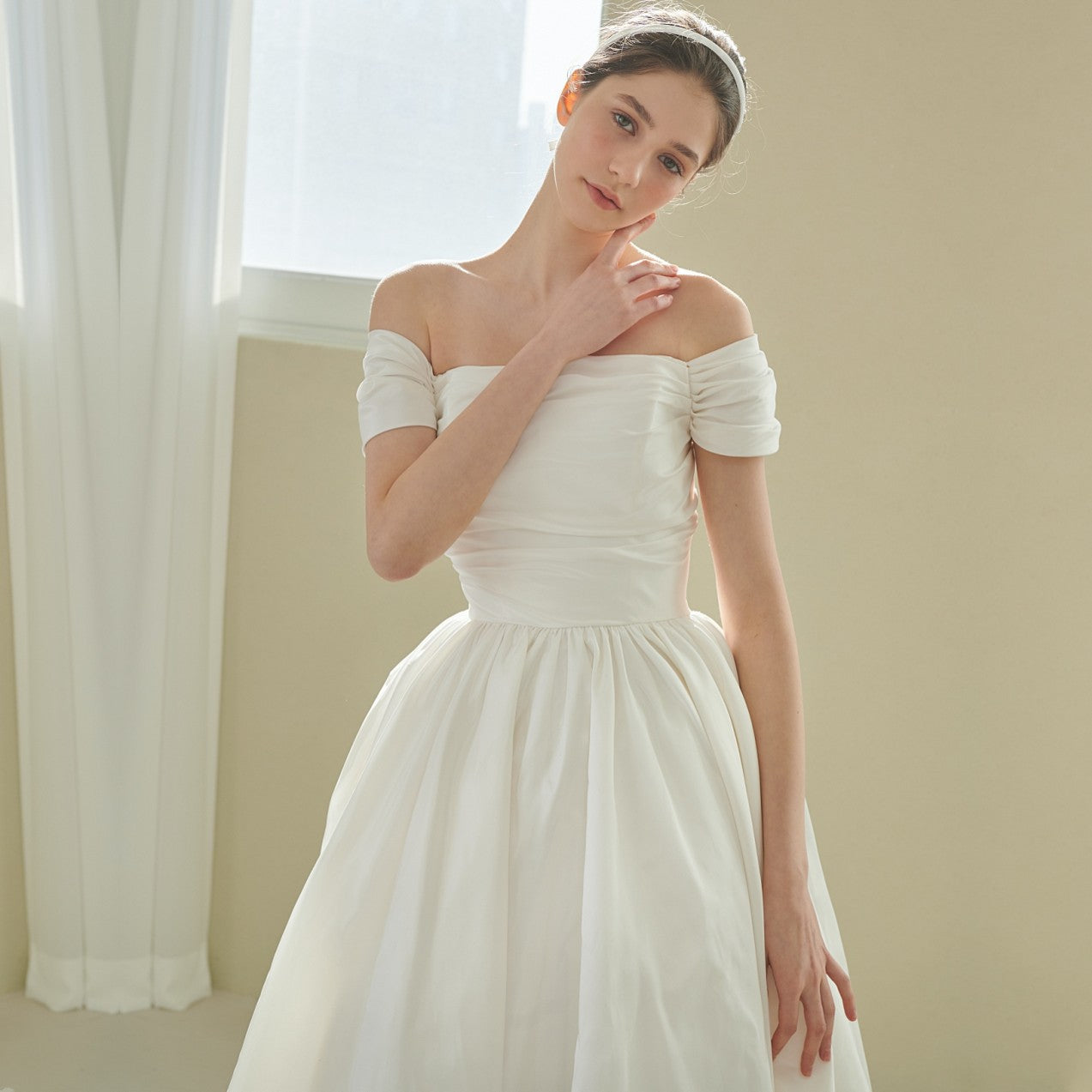 Effortlessly Elegant Dress with a Timeless Design