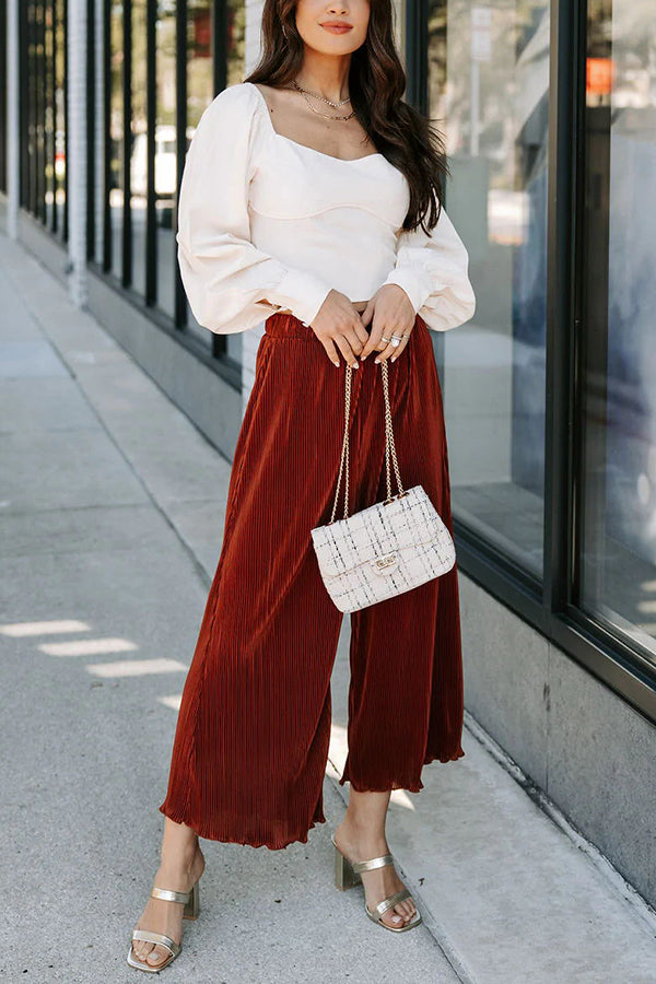 Effortlessly Elegant Pants with a Timeless Design