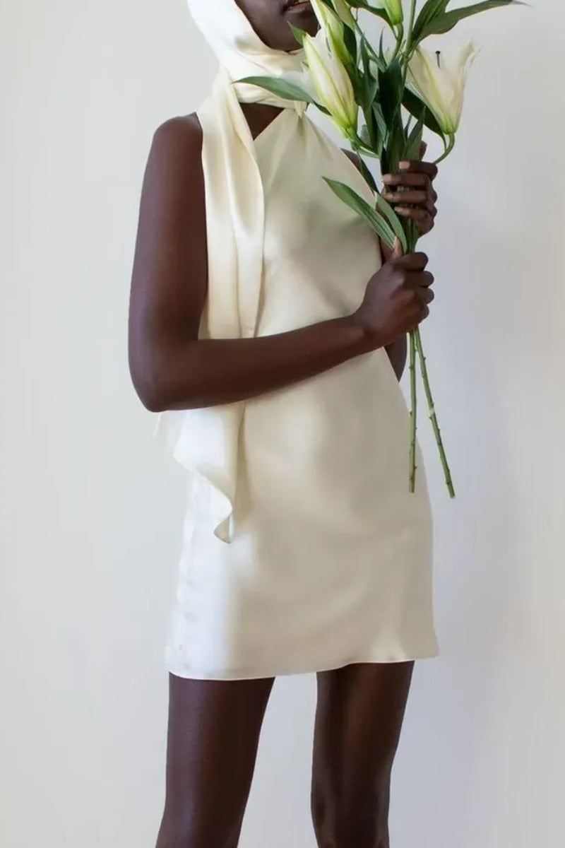 Beautifully Finished Dress in a Timeless Design