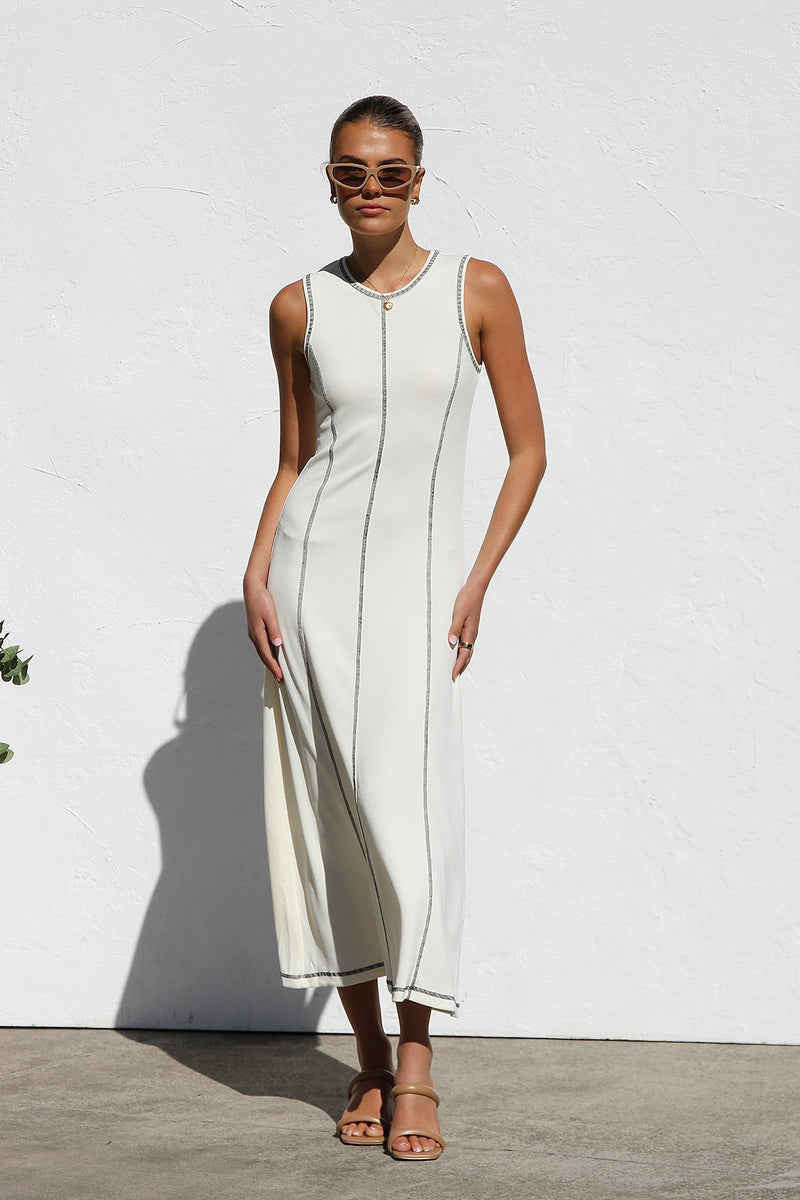 Beautifully Finished Dress in a Timeless Design