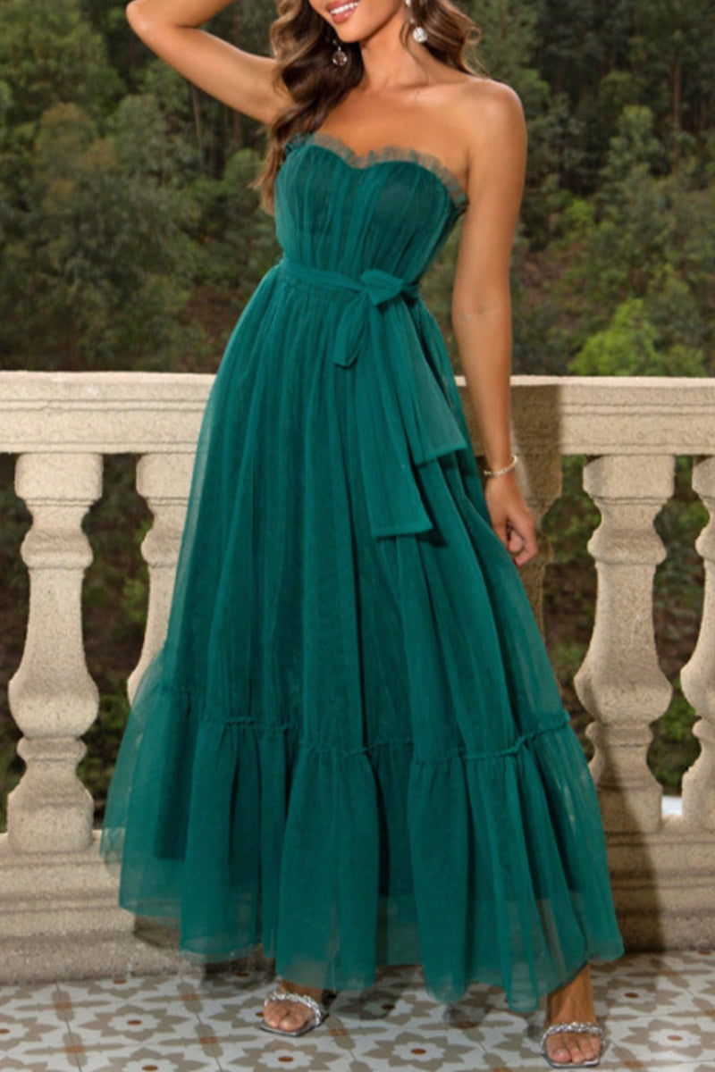 Well Tailored Dress with a Graceful Silhouette