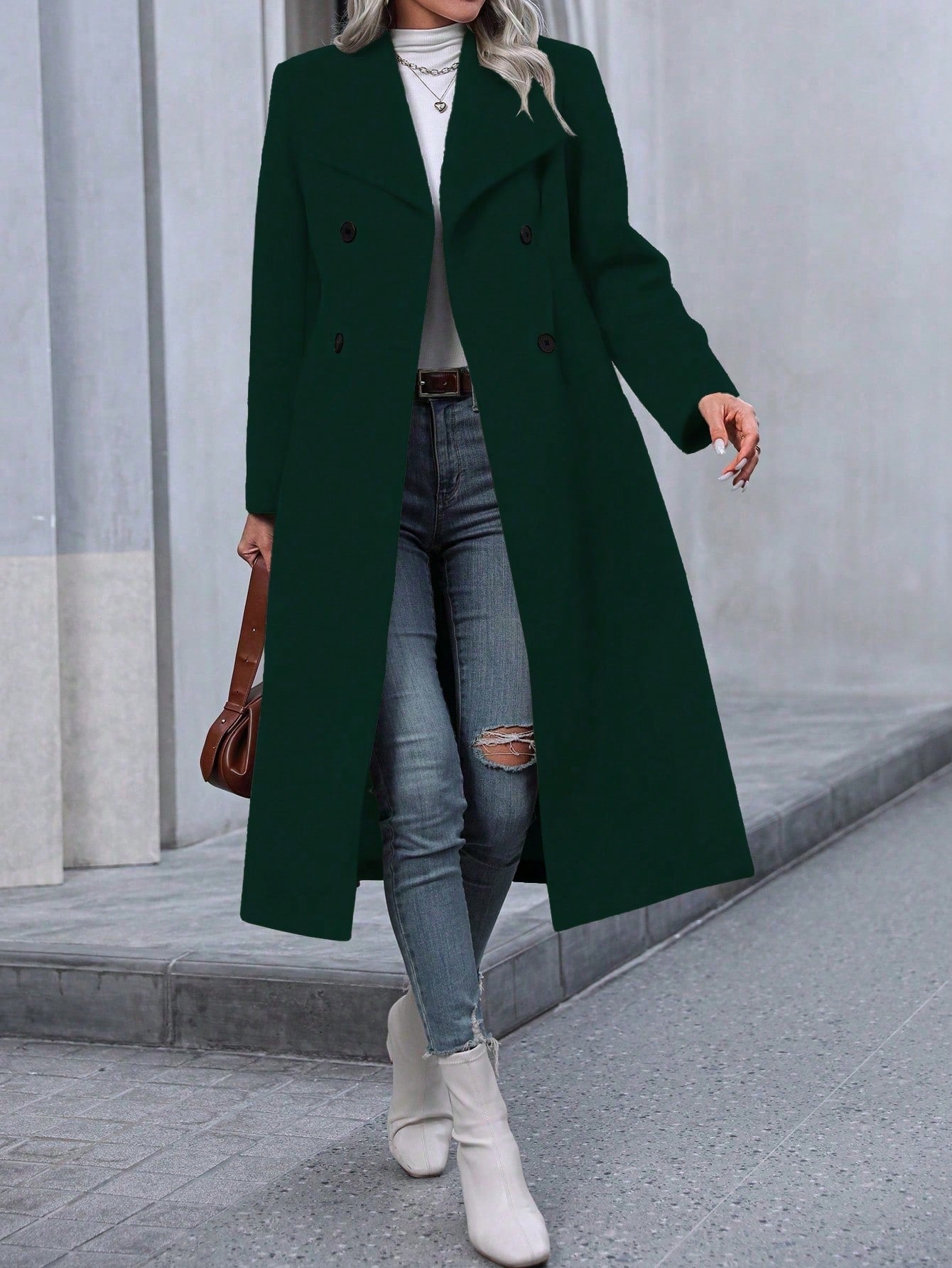 Well Tailored Coat with a Graceful Silhouette