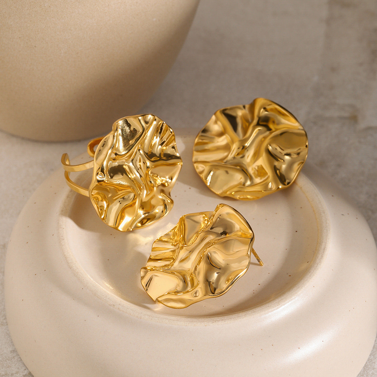 Charming Gold Earring for Any Occasion