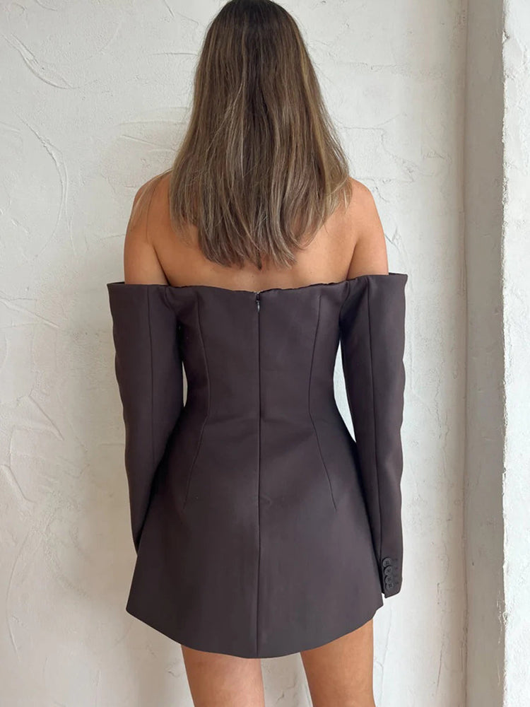 Effortlessly Elegant Dress with a Timeless Design