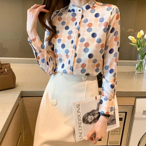 Sophisticated Blouse with a Clean Classic Look