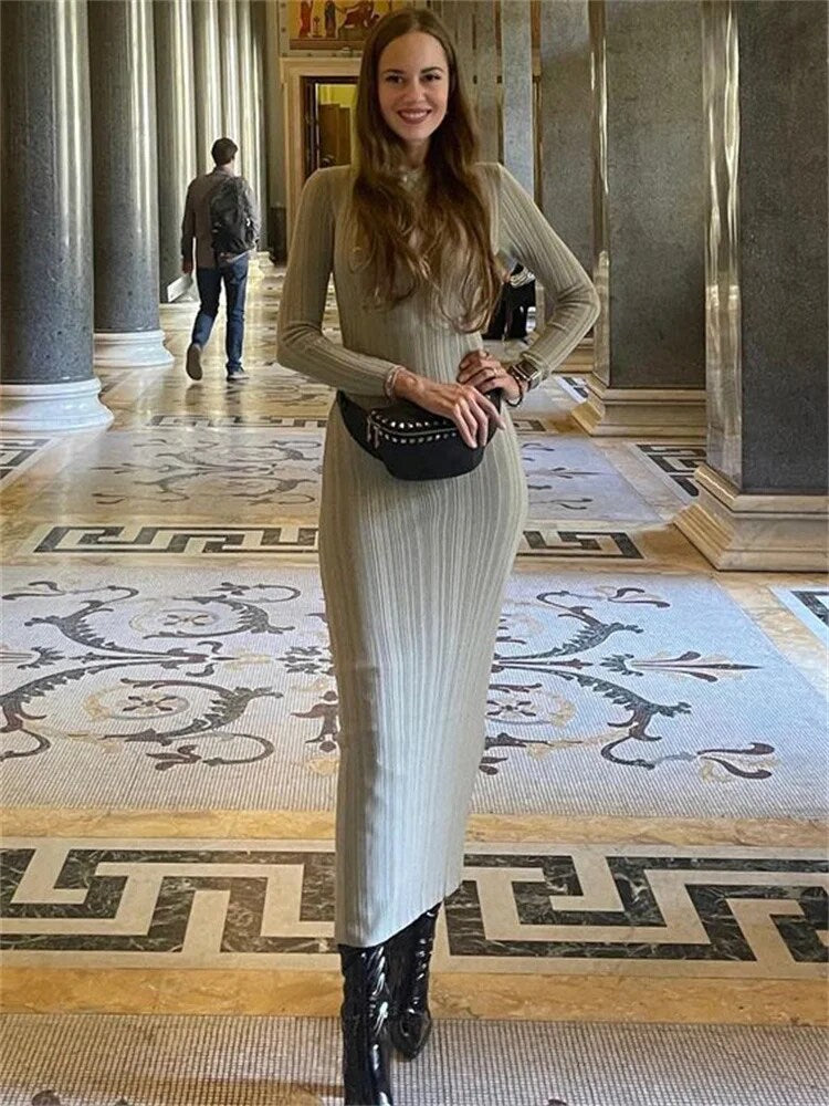 Effortlessly Elegant Dress with a Timeless Design