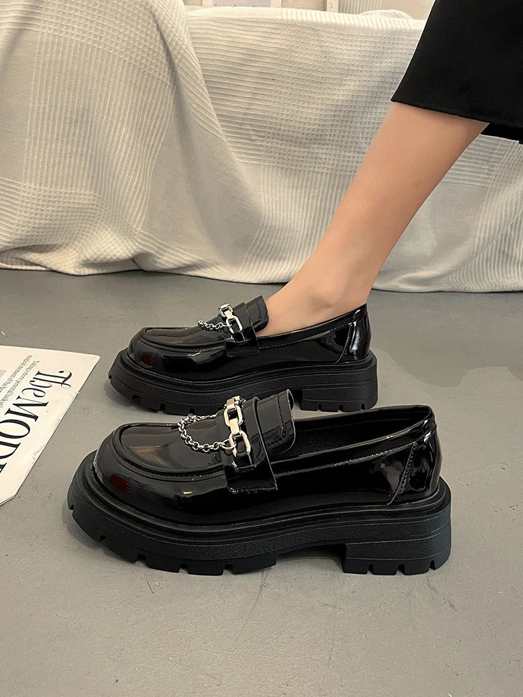 Chic Orthopedic Loafers with Unique Design