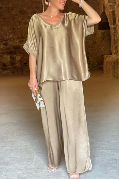 Effortlessly Elegant Garment with a Timeless Design