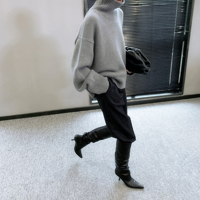 Well Tailored Sweater with a Graceful Silhouette