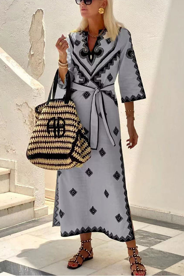 Classic Vintage Dress with a Flattering Fit