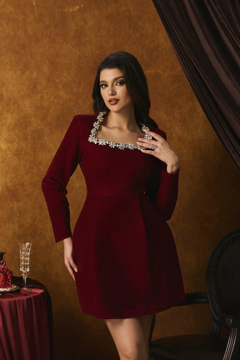 Beautifully Finished Dress in a Timeless Design