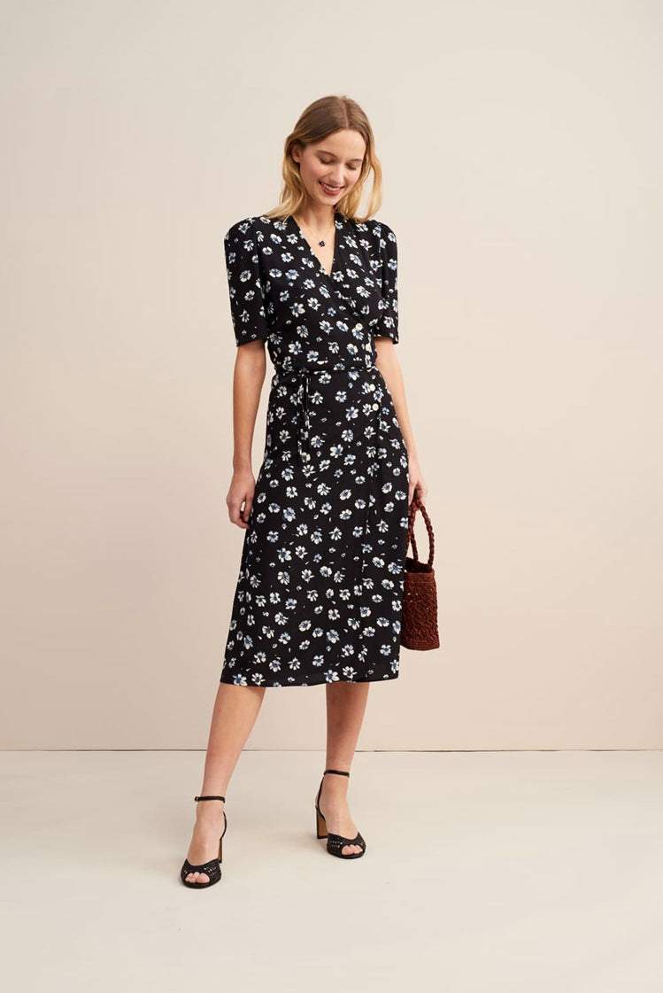 Classic Vintage Dress with a Flattering Fit